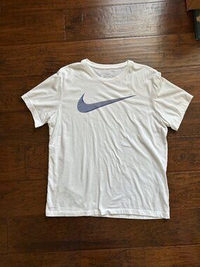 Nike mens dri fit short sleeve tshirt size L Large